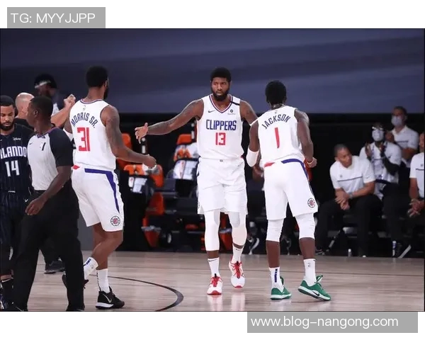 末节未上场科林斯卢指导称阵容节奏良好他表现无可指责